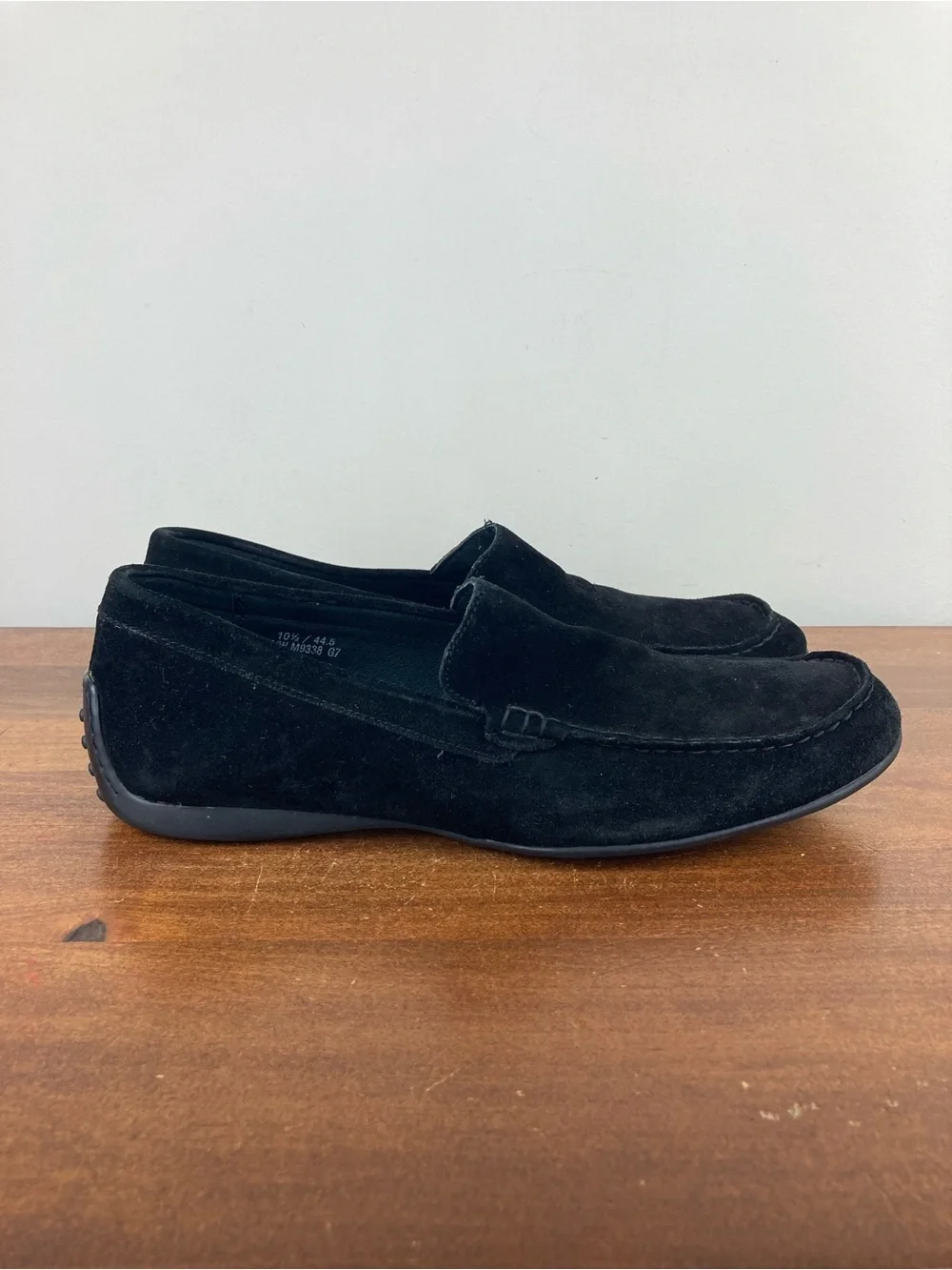 Born black suede